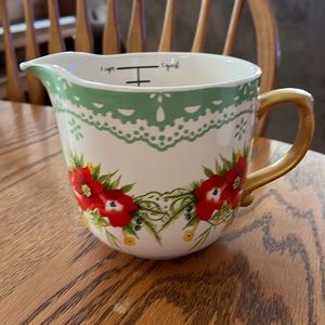 Pioneer Woman measuring cup